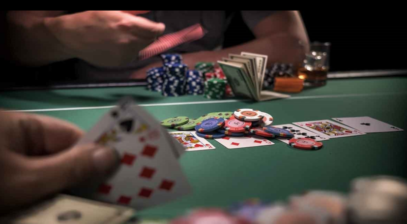 Thời điểm chuyển đổi giữa tight và loose trong poker